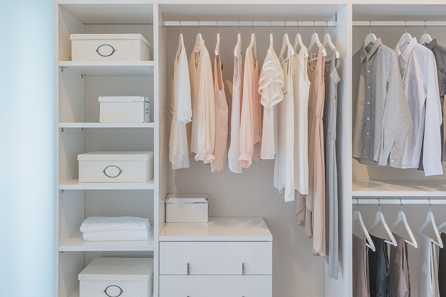 Rangement sous-vêtements sur cintres - Dressing organisé !